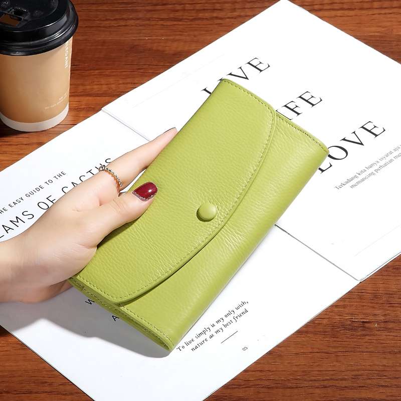 ラウンドフラップのスマート長財布