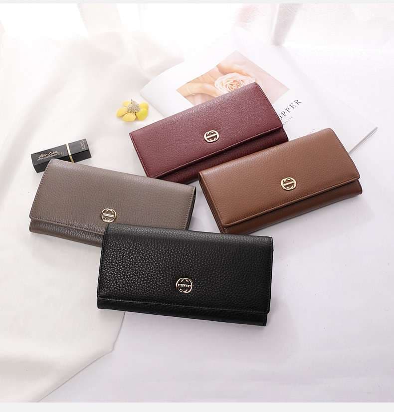 ブランドロゴ付き高級長財布