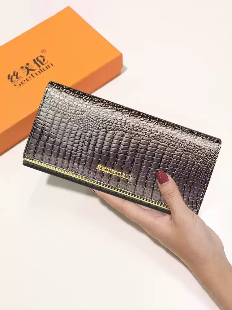 クロコ×ゴールドのラグジュアリー長財布