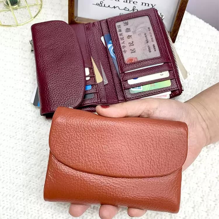 ラウンドフラップの革製コンパクト財布