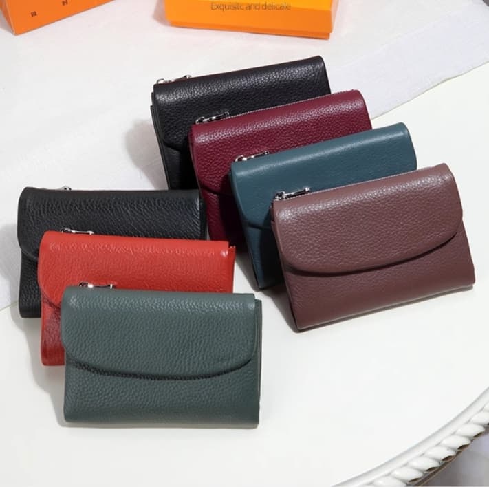 ラウンドフラップの革製コンパクト財布